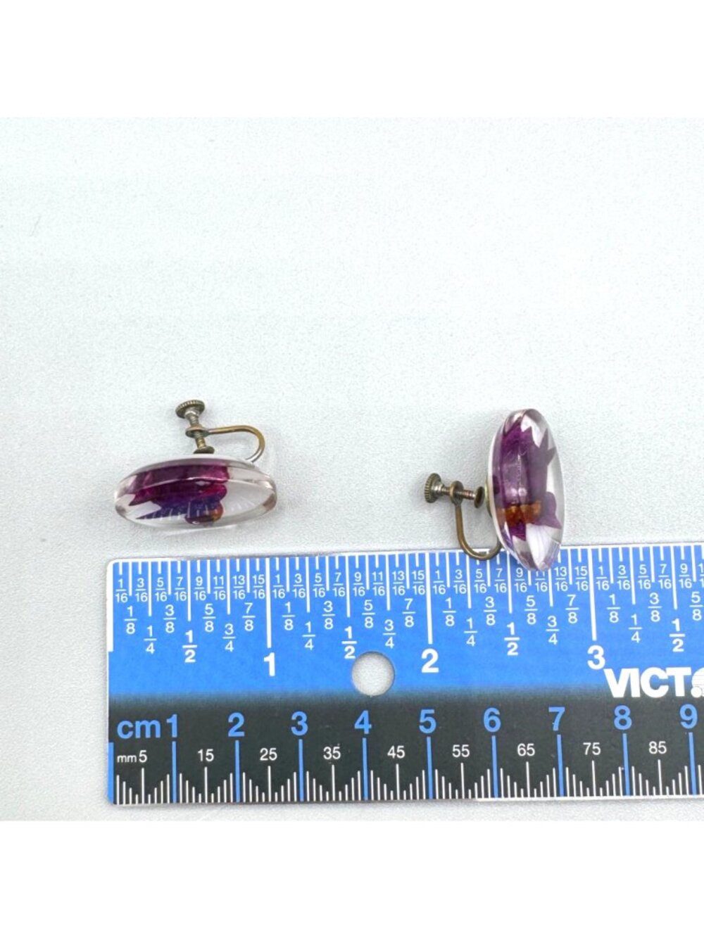 Vintage Lucite Intaglio Bird Earrings Screw Back 1940s Reverse Painted Purple - Picture 9 of 10